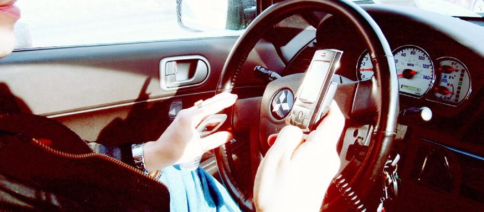phone-car-distracted-driving
